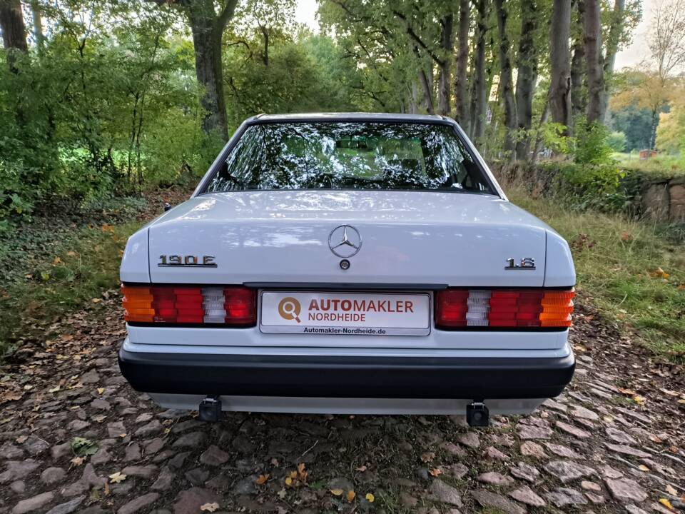 Image 37/78 de Mercedes-Benz 190 E 1.8 (1992)