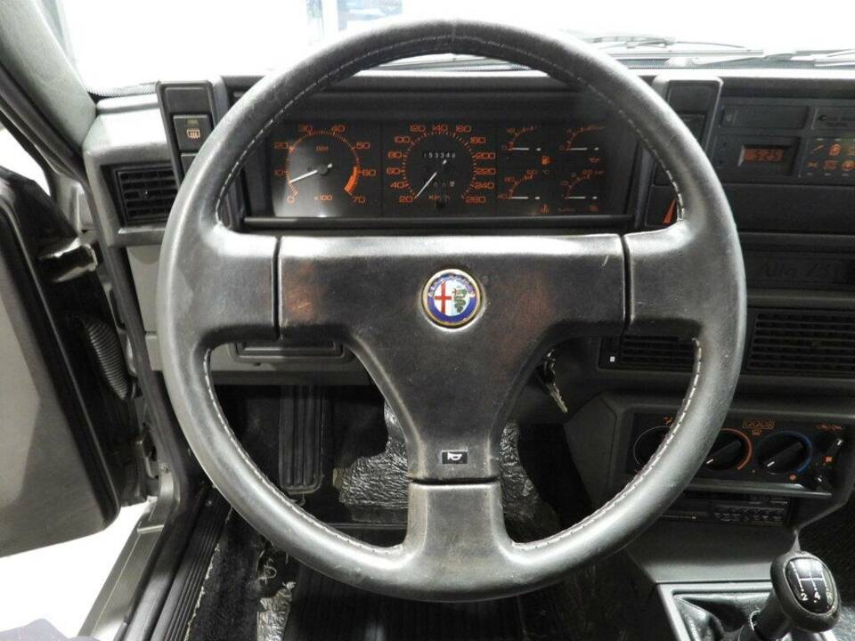 Afbeelding 5/10 van Alfa Romeo 75 1.8 Turbo (1988)