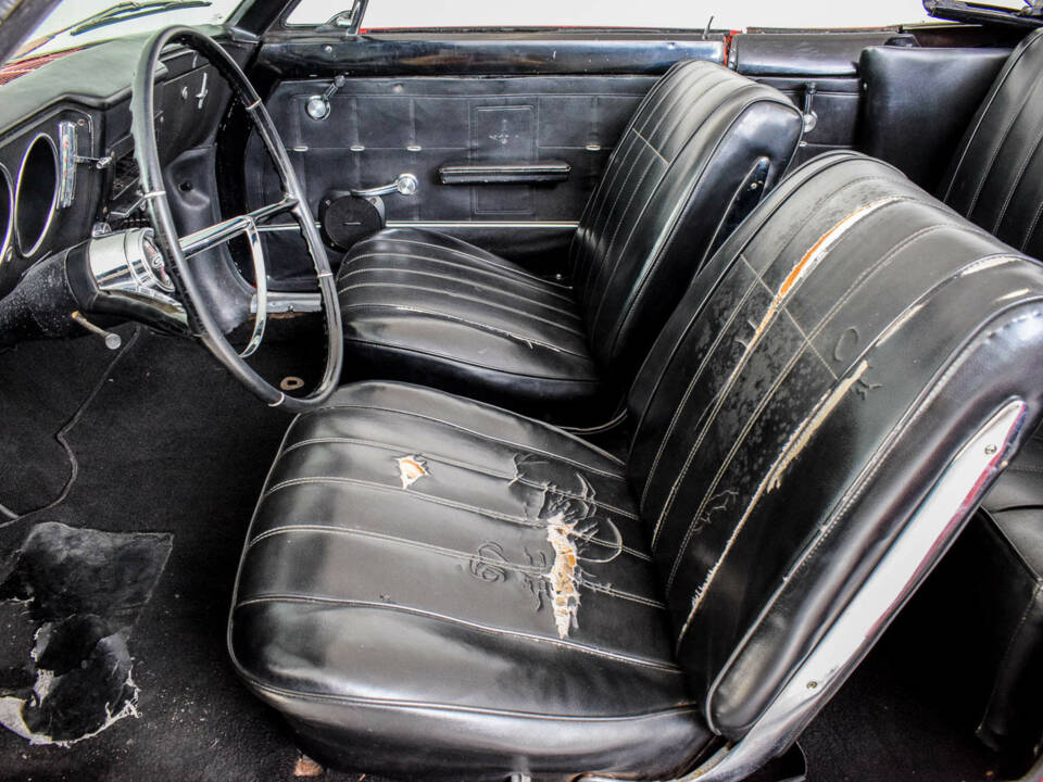 Image 24/50 of Chevrolet Corvair Monza Convertible (1966)