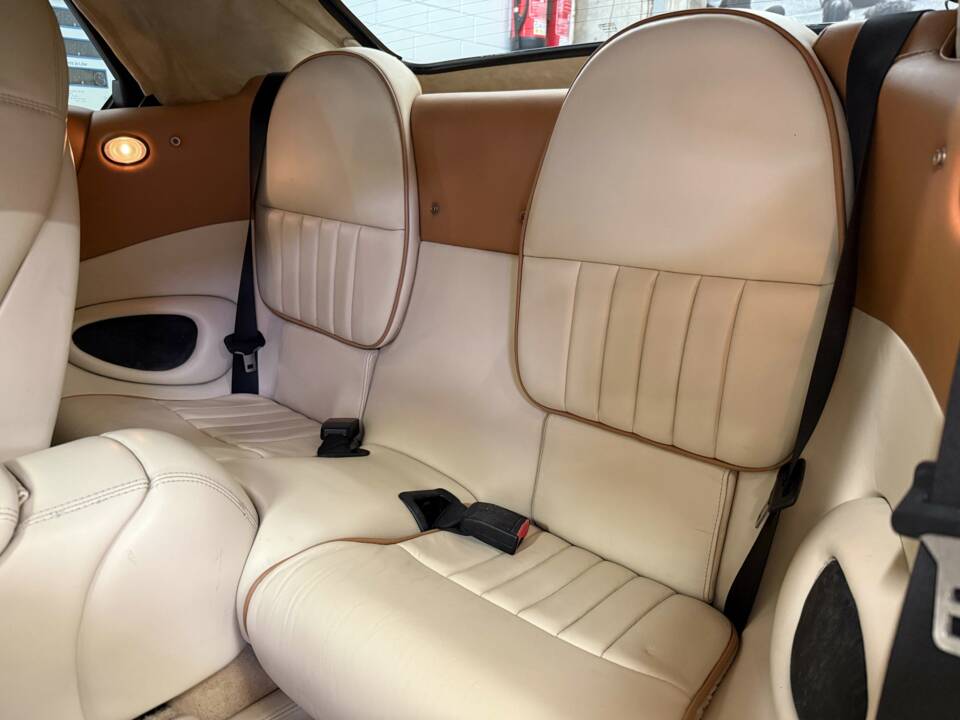 Immagine 12/17 di Aston Martin DB 7 Volante (1998)