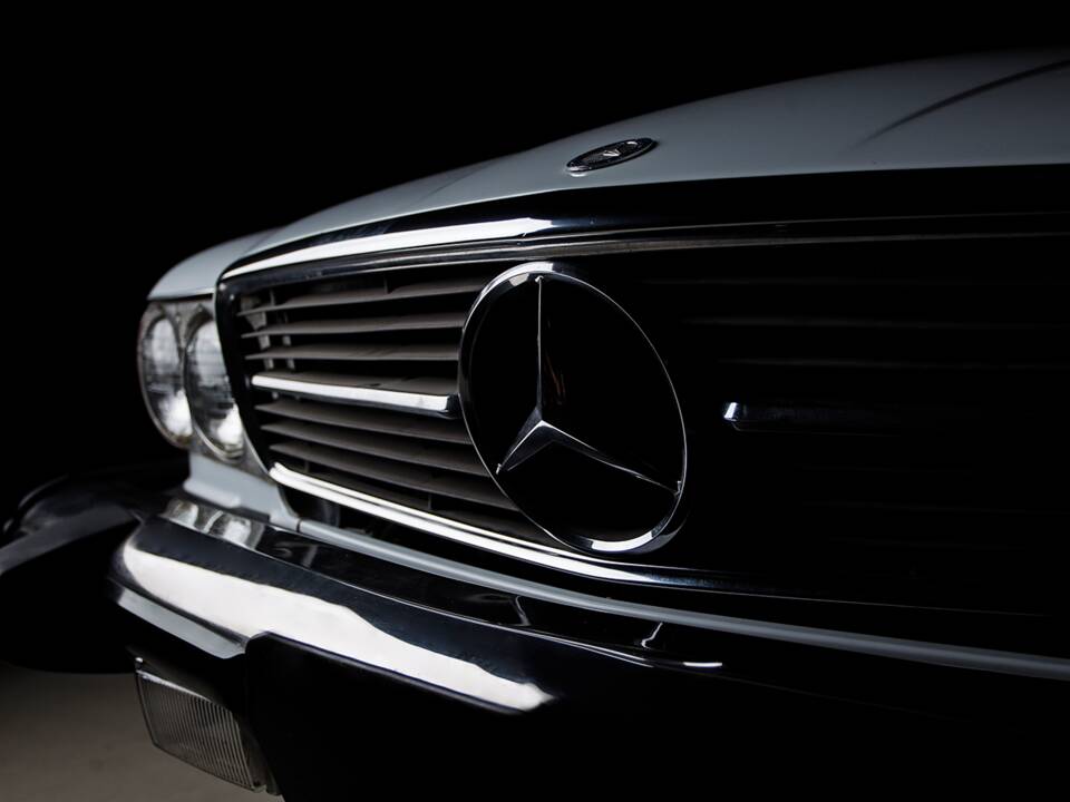 Image 38/48 of Mercedes-Benz 560 SL (1988)