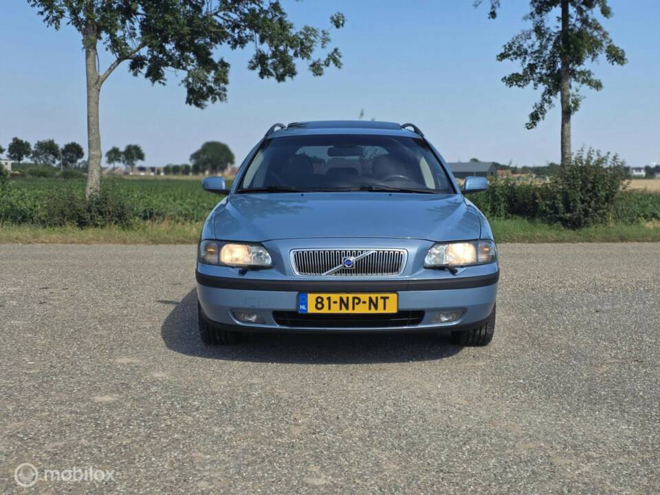 Image 4/40 of Volvo V 70 2.5T (2004)