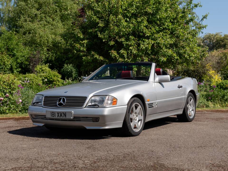 Image 1/50 of Mercedes-Benz SL 320 &quot;Mille Miglia&quot; (1995)