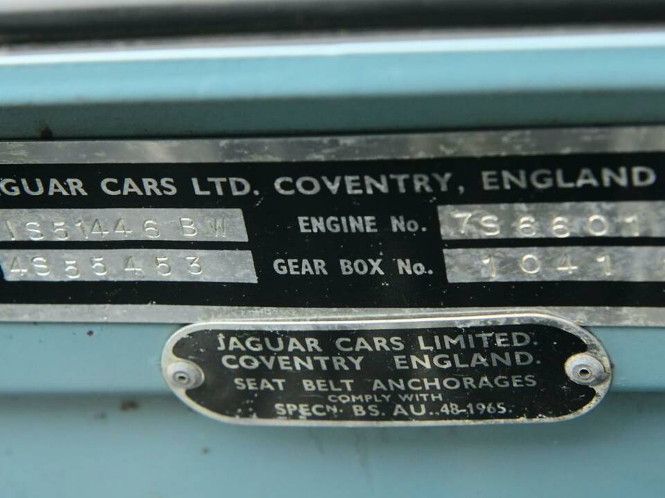 Image 40/50 de Jaguar E-Type V12 (2+2) (1972)