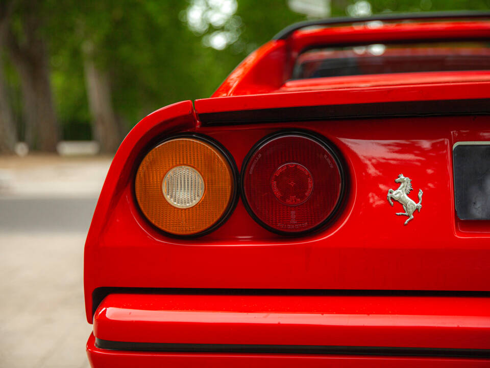 Bild 22/95 von Ferrari 328 GTS (1988)