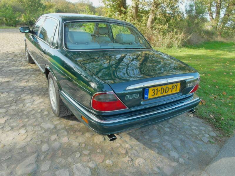 Afbeelding 71/76 van Jaguar XJ12 6.0 (1995)