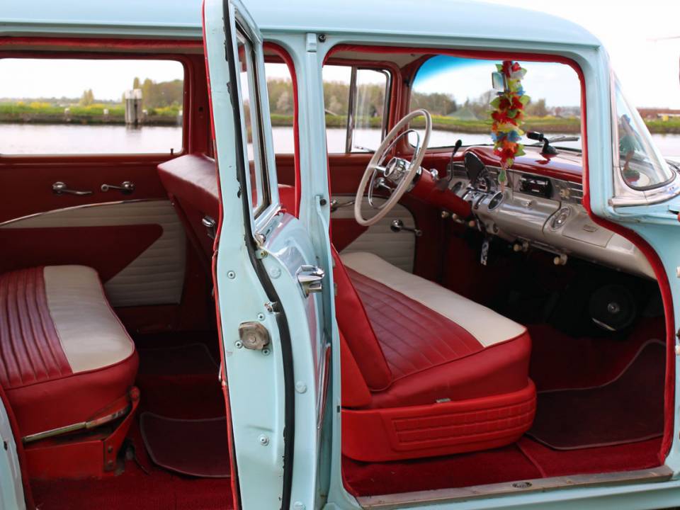 Afbeelding 30/37 van Pontiac Chieftain (1956)