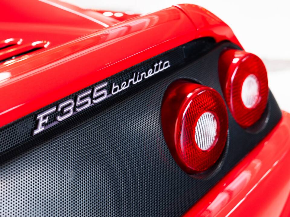Afbeelding 33/40 van Ferrari F 355 Berlinetta (1996)