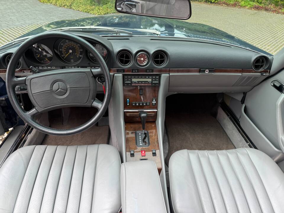 Image 12/30 of Mercedes-Benz 560 SL (1987)