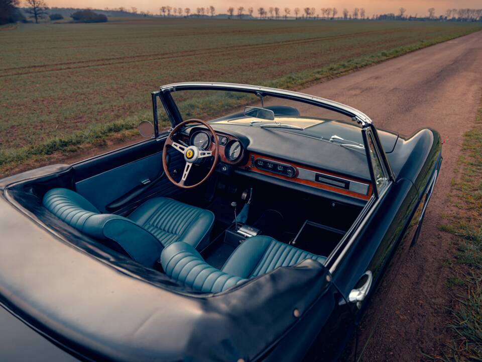 Image 11/50 of Ferrari 275 GTS (1965)