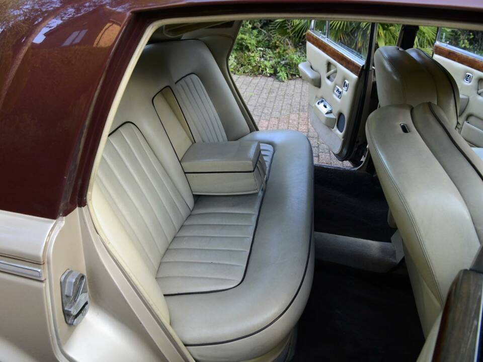 Image 23/50 of Rolls-Royce Silver Shadow II (1977)