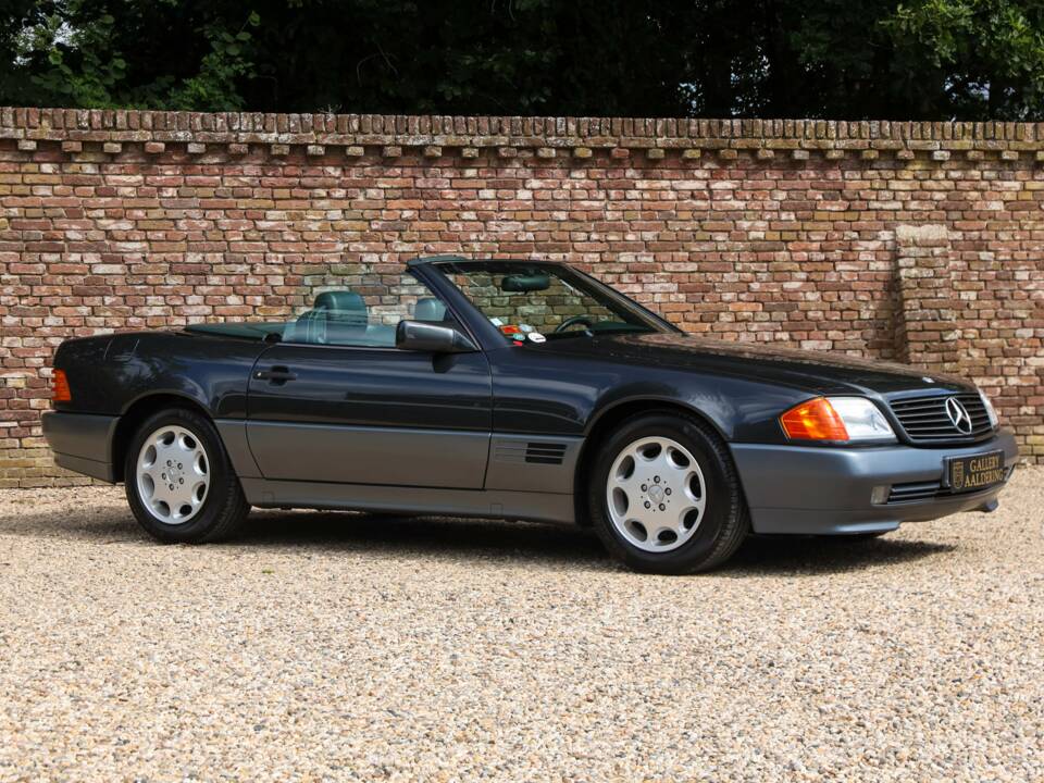 Image 33/50 of Mercedes-Benz 500 SL (1992)