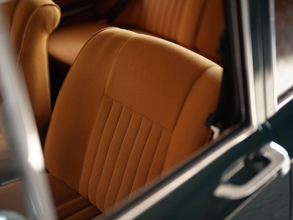 Image 50/83 of Alfa Romeo 1750 Berlina (1970)