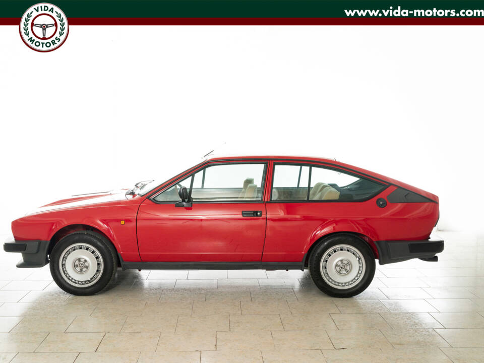 Immagine 8/32 di Alfa Romeo GTV 6 2.5 (1981)