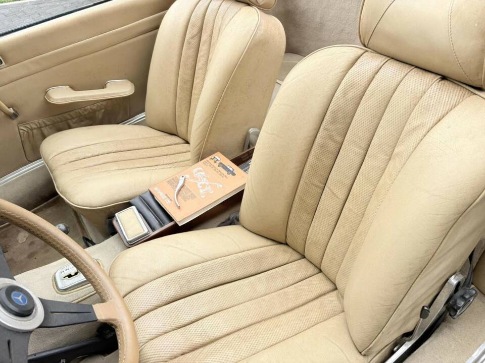 Image 23/50 de Mercedes-Benz 280 SL (1970)
