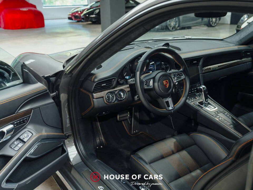 Image 17/25 of Porsche 911 Turbo S Exclusive (2018)
