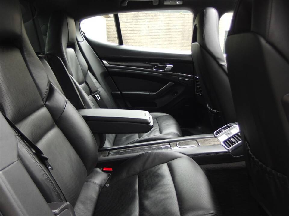 Immagine 88/99 di Porsche Panamera Turbo (2009)