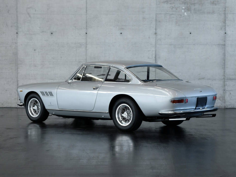 Imagen 3/24 de Ferrari 330 GT 2+2 (1964)