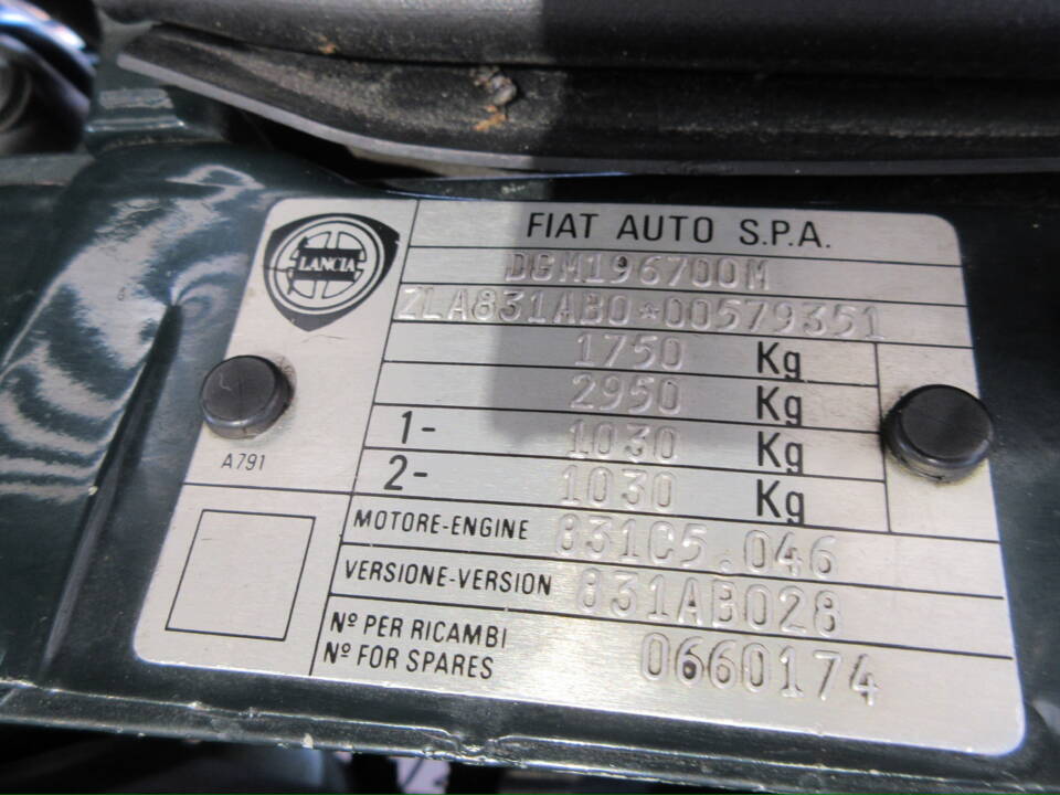 Image 19/22 of Lancia Delta HF Integrale Evoluzione II (1993)