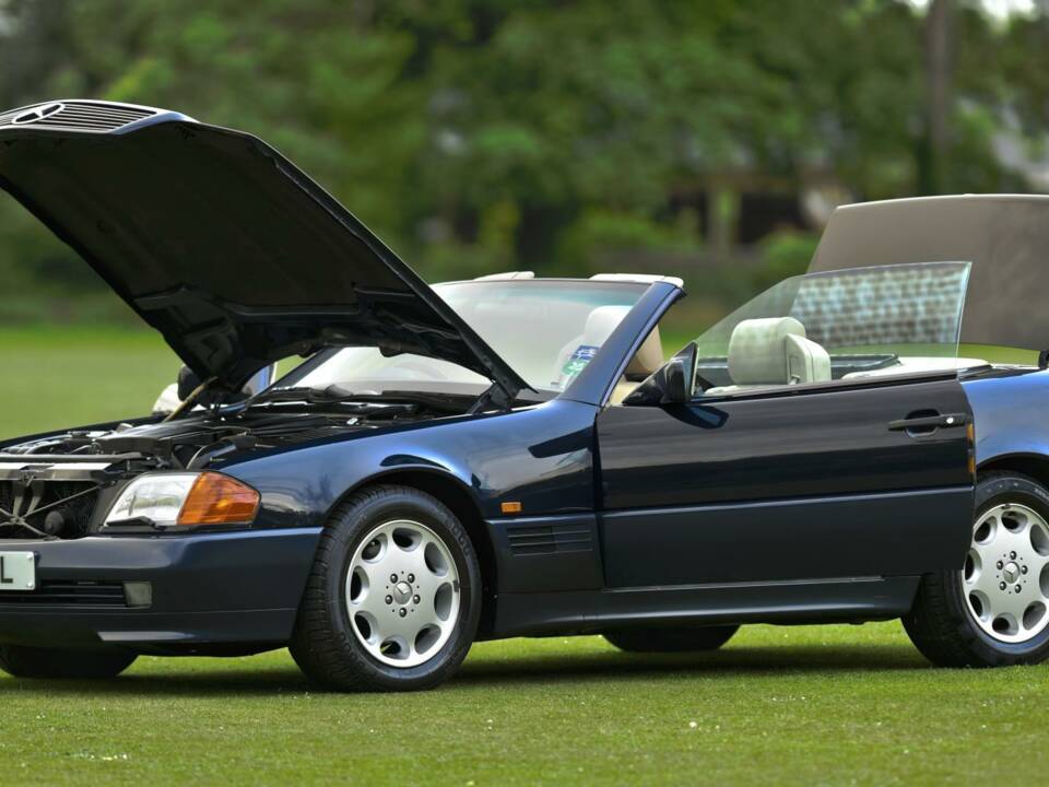 Image 38/50 of Mercedes-Benz SL 500 (1995)