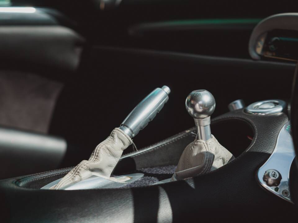 Image 16/39 of TVR Tuscan S (2003)