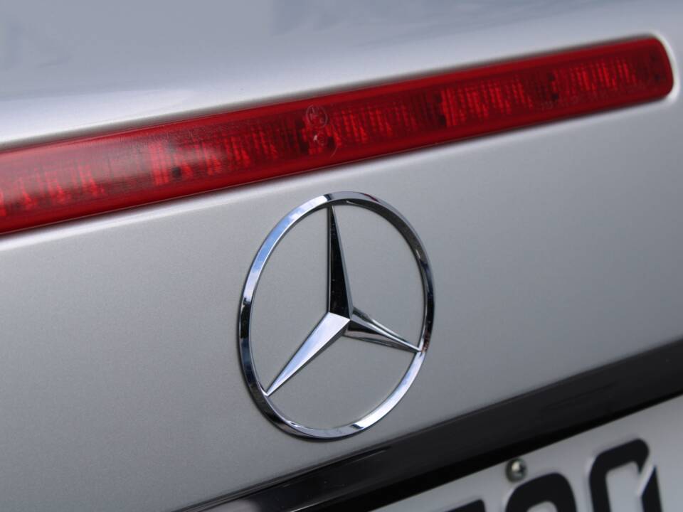 Image 17/50 of Mercedes-Benz SL 320 (2001)