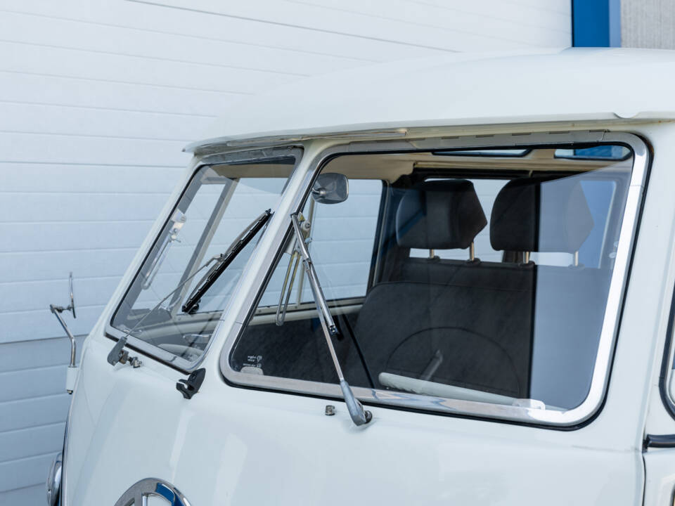 Image 34/89 of Volkswagen T1 Samba (1966)