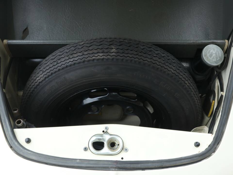 Image 43/50 of Volkswagen Karmann Ghia 1300 (1966)
