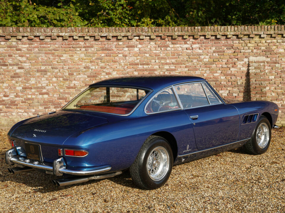 Image 34/50 of Ferrari 330 GT (1966)