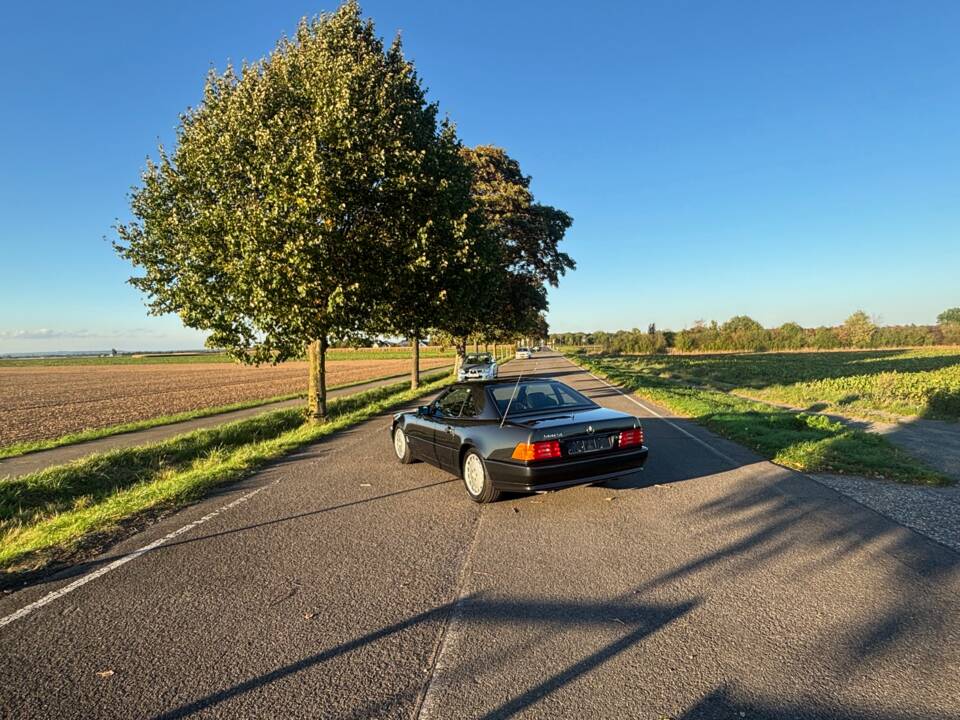 Image 13/49 de Mercedes-Benz 500 SL (1990)