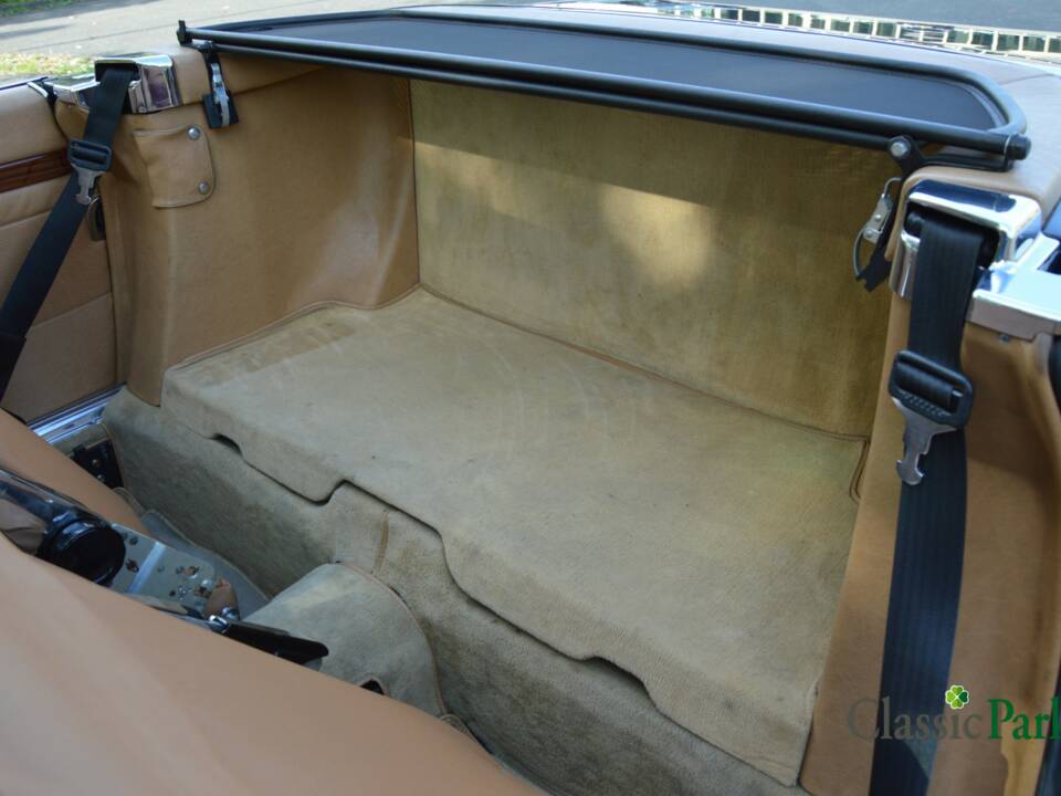 Image 13/50 de Mercedes-Benz 380 SL (1982)
