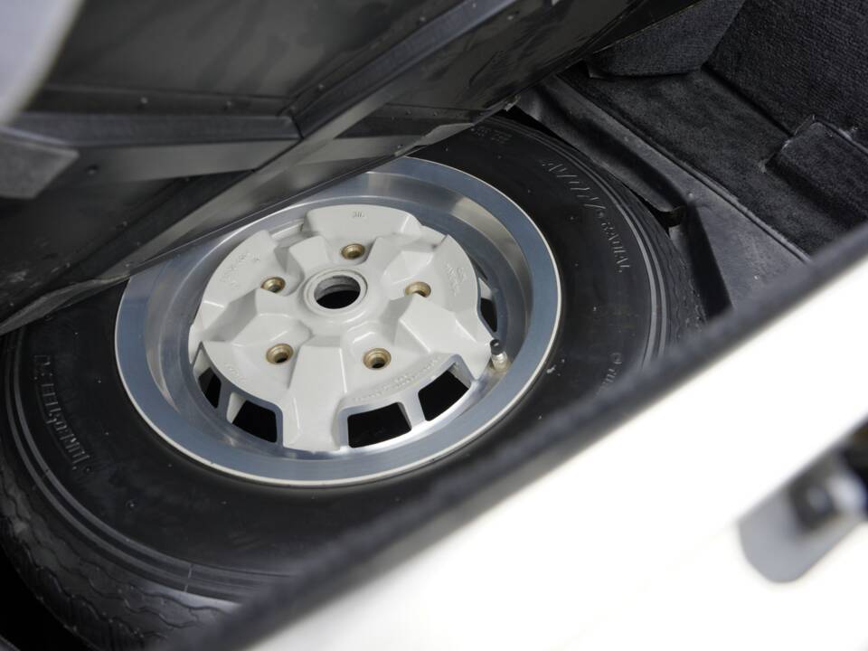 Image 15/50 of Aston Martin V8 Volante (1982)