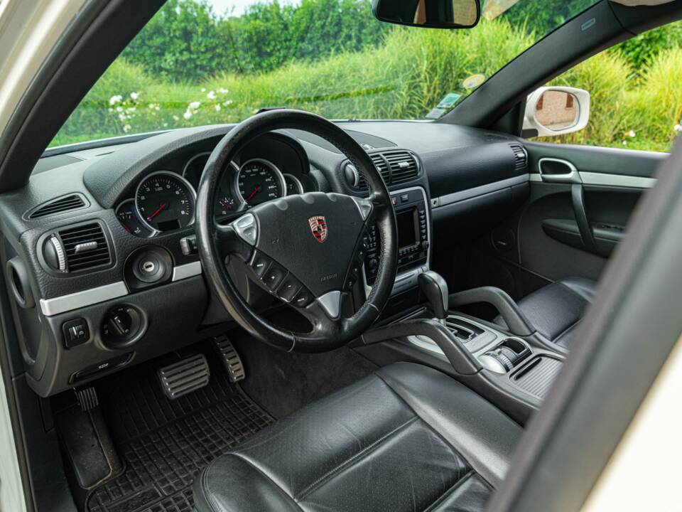 Bild 43/50 von Porsche Cayenne S (2007)