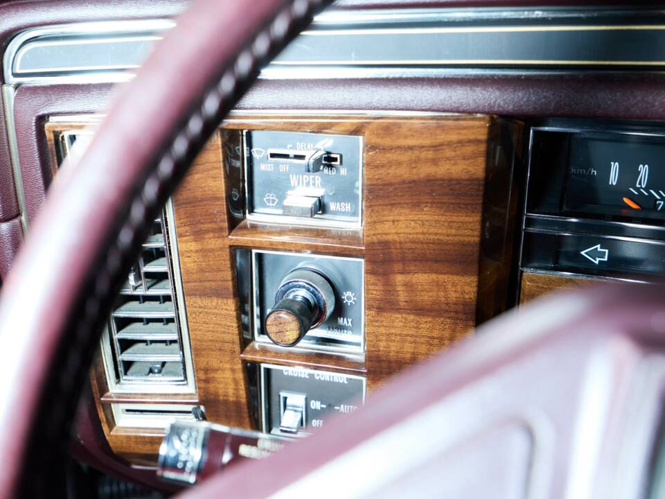 Image 43/58 of Cadillac Brougham Elegance (1988)