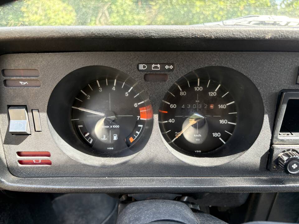 Bild 19/27 von Volkswagen Golf I Cabrio GLi 1.6 (1980)