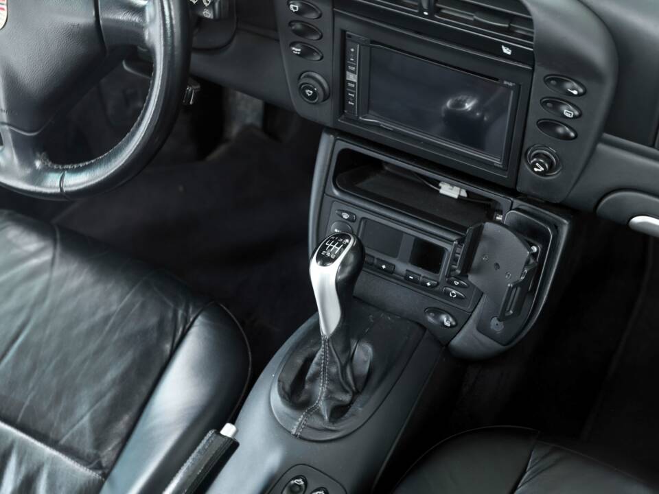 Image 30/50 of Porsche 911 Carrera 4S (2004)