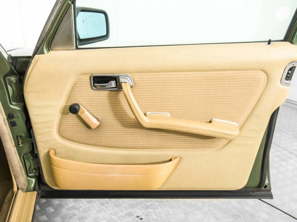 Afbeelding 33/50 van Mercedes-Benz 200 T (1982)