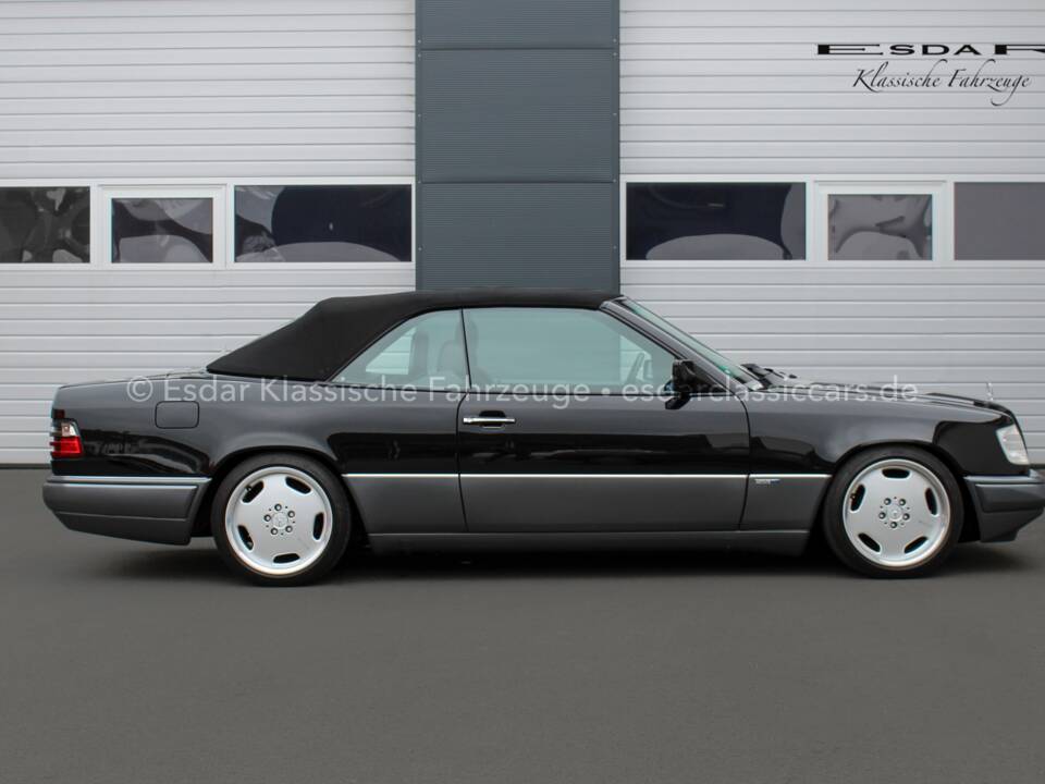 Image 14/33 of Mercedes-Benz E 200 (1994)