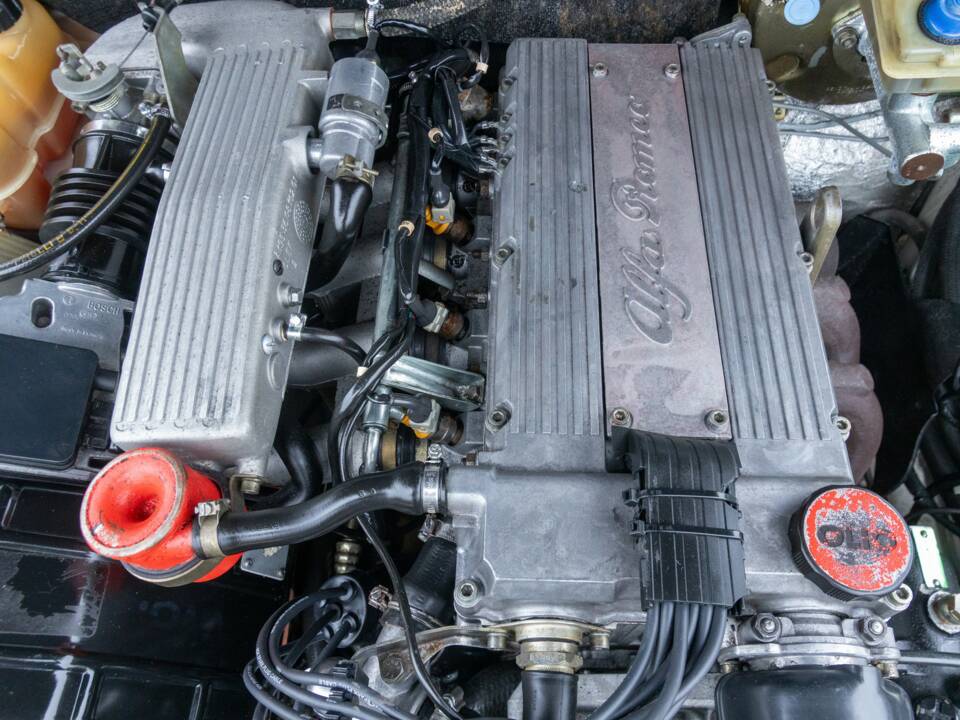 Afbeelding 42/50 van Alfa Romeo 75 2.0 Twin Spark (1988)