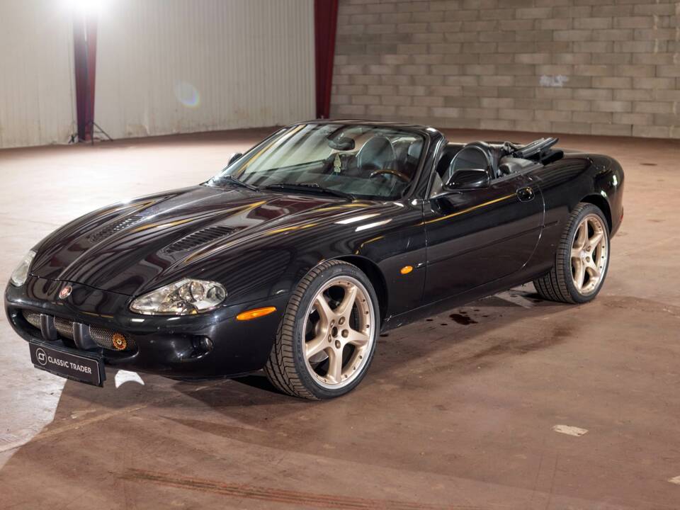 2000 | Jaguar XKR
