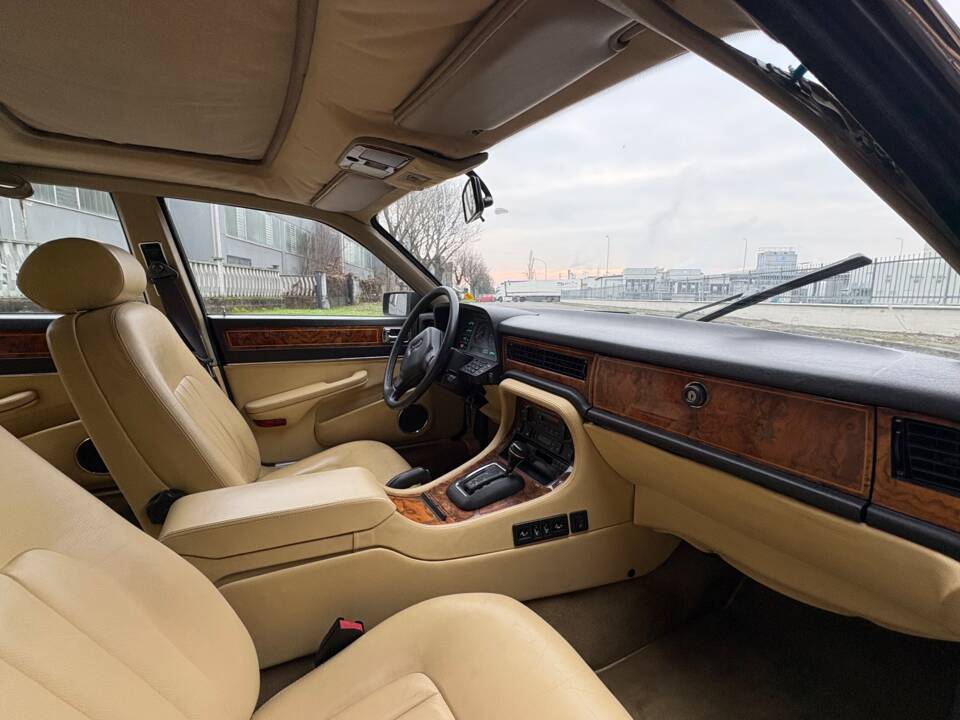 Immagine 9/31 di Jaguar XJ 40 (XJ-R) (1989)