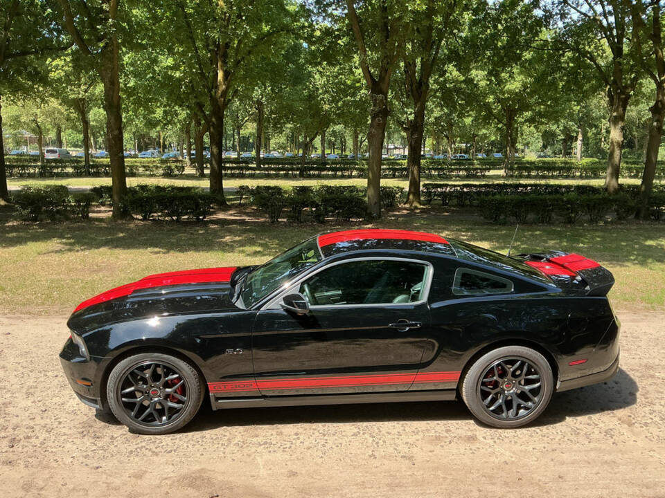 Immagine 2/6 di Ford Mustang Shelby GT 500 (2010)
