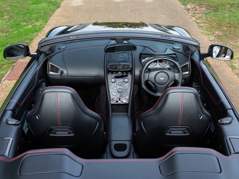 Immagine 39/72 di Aston Martin Vanquish Volante (2016)