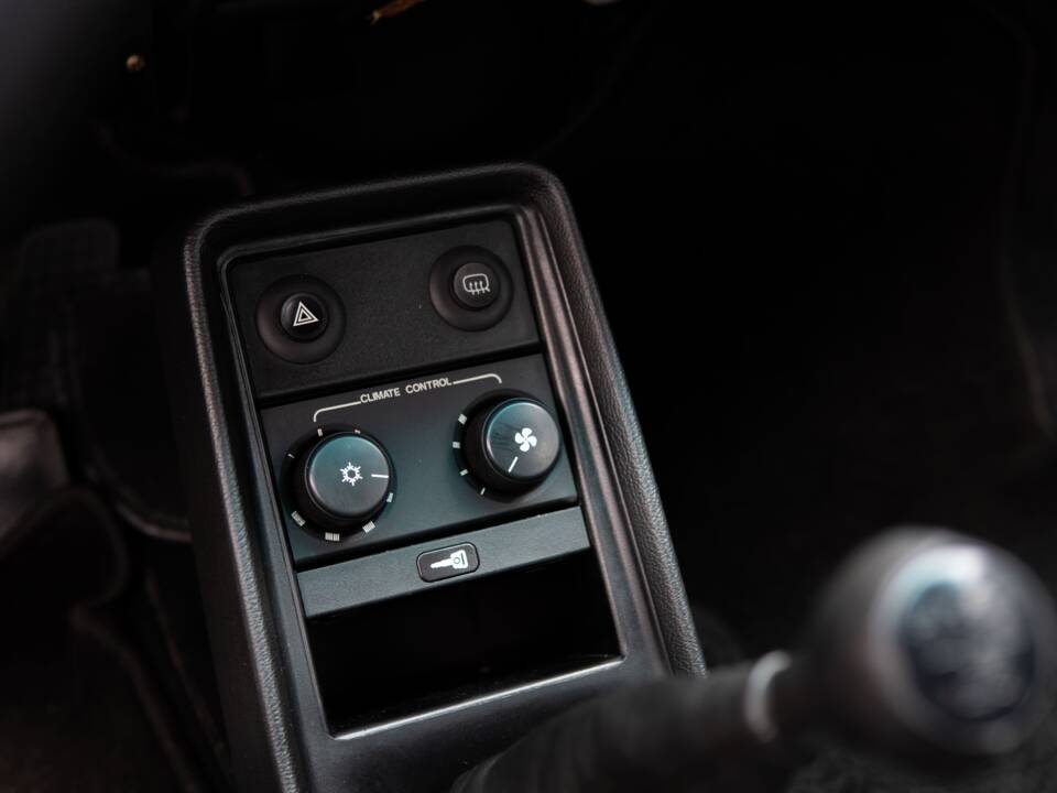 Image 25/29 of Porsche 911 Carrera 3.2 (1989)