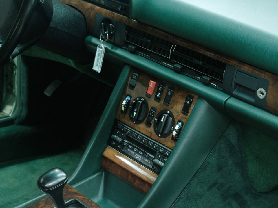 Bild 40/50 von Mercedes-Benz 500 SEC (1988)