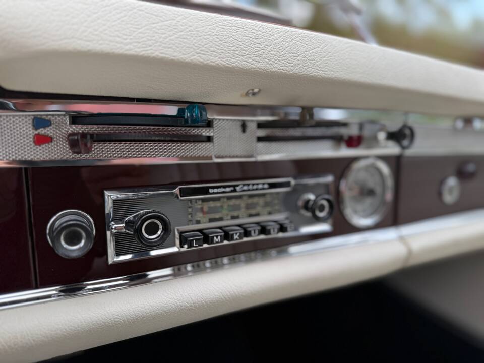 Image 19/26 de Mercedes-Benz 230 SL (1965)