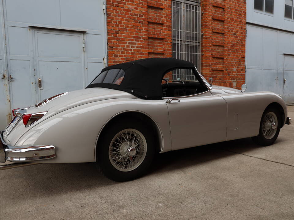 Image 54/91 of Jaguar XK 150 OTS (1958)