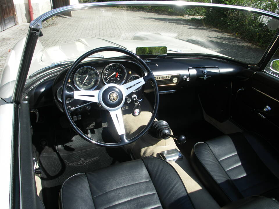 Image 18/40 of Alfa Romeo 2000 Spider (1959)