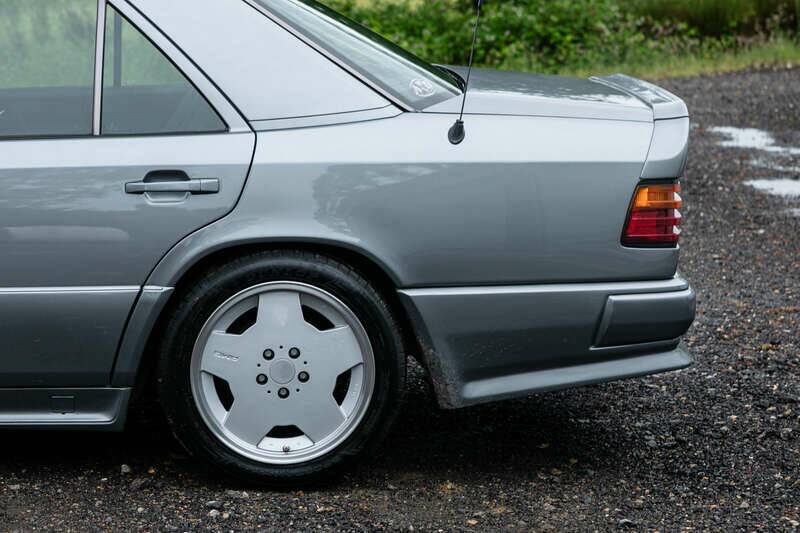 Image 36/43 of Mercedes-Benz 300 CE 3.2 AMG (1990)