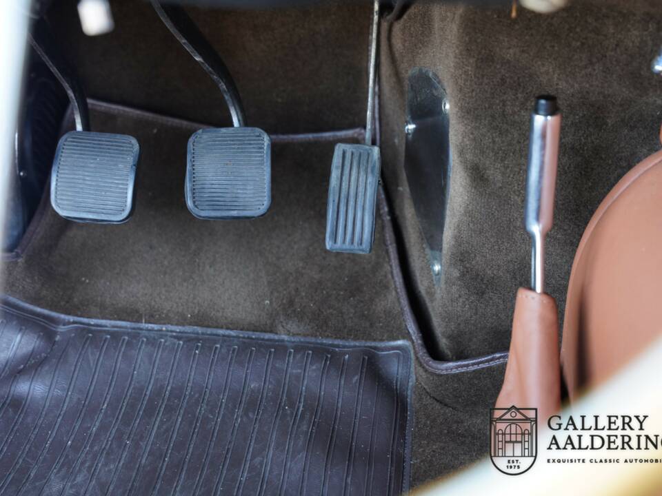 Image 34/50 de Ferrari 330 GT 2+2 (1965)